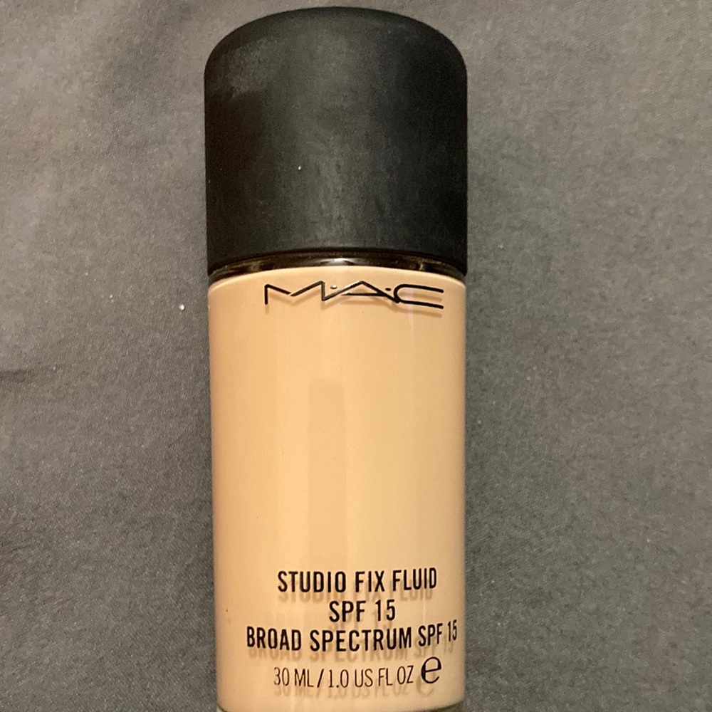 MAC Cosmetics Studio Fix Fluid SPF 15 color NW13